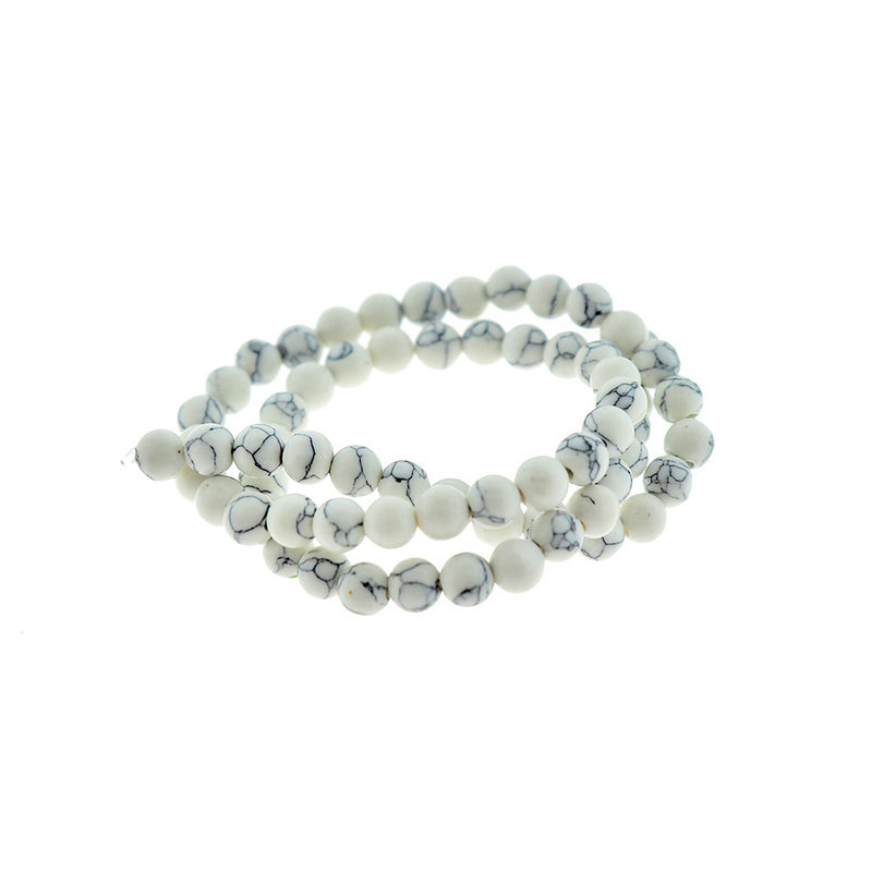 Perles Imitation Howlite Rondes 6mm - Blanc avec Marbre Gris - 1 Rang 67 Perles - BD1952