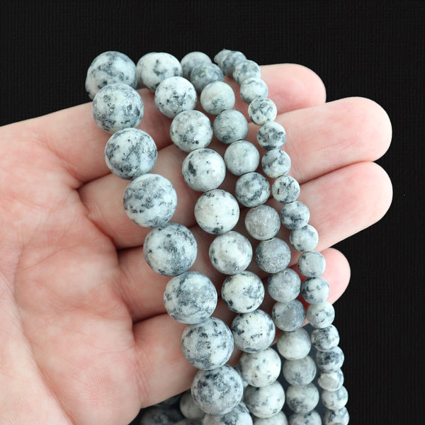 Perles rondes de jaspe de sésame naturel 6mm - 12mm - Choisissez votre taille - Stormy Night - 1 Full 15.5" Strand - BD1810