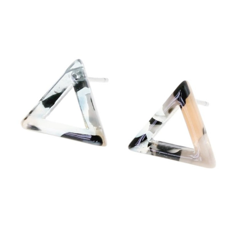 Boucles d'oreilles en acier inoxydable en résine - Goujons triangulaires tourbillonnants - 11,5 mm x 13 mm - 2 pièces 1 paire - ER231