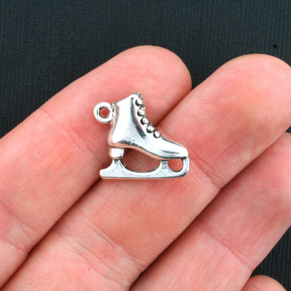 4 breloques patin à glace ton argent antique 3D - SC3890